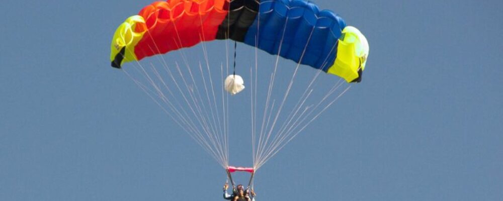Paracaidismo en Empuriabrava guía para vivir una experiencia inolvidable